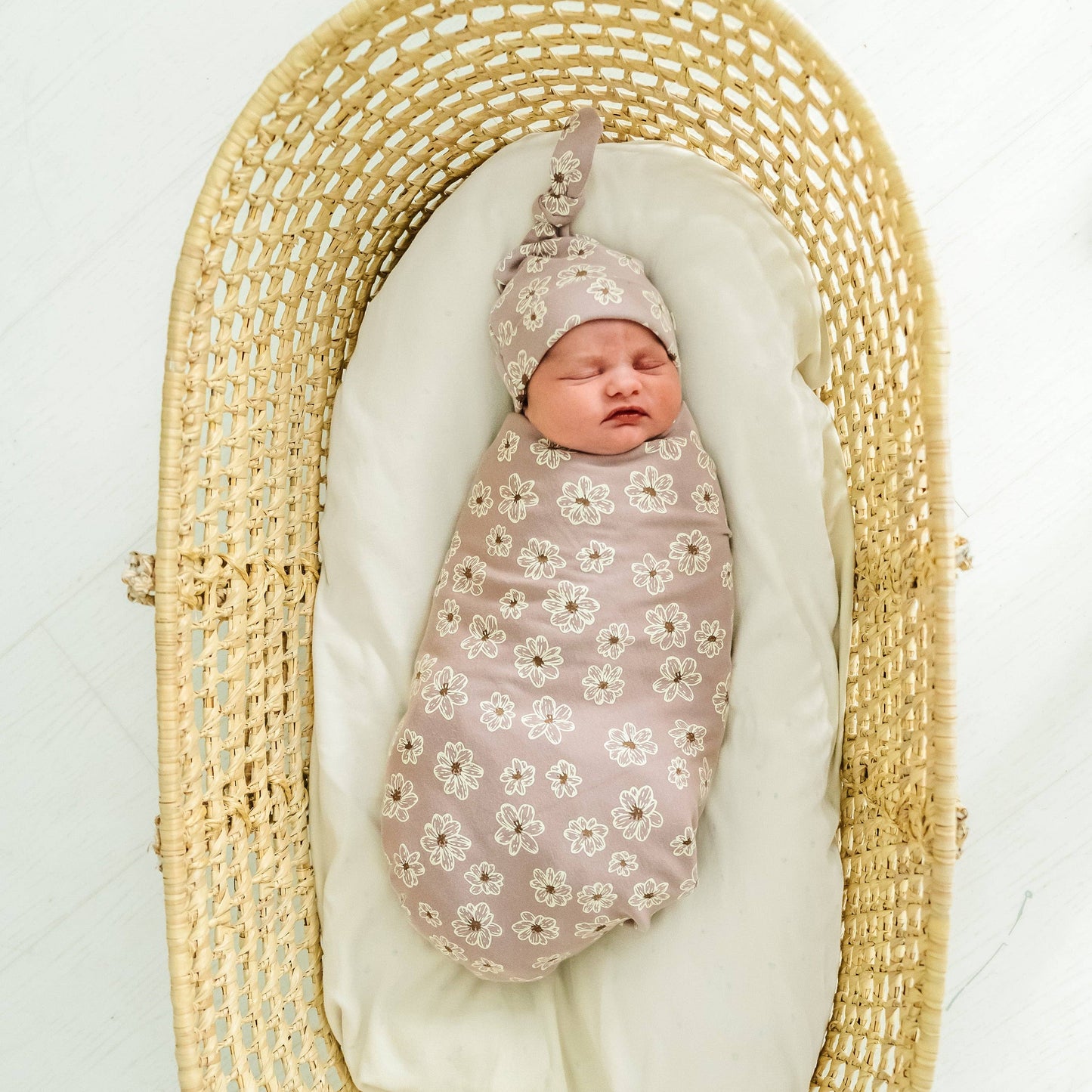 Organic Cotton Swaddle Blanket & Hat | Daisies